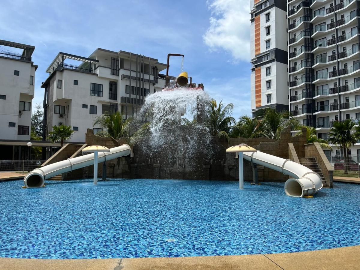 Sg Resort Residence - Beach & Waterpark Kuantan Esterno foto